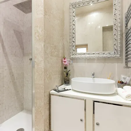 Luxury Piazza Venezia Hotel