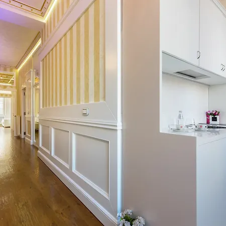 Hotel Luxury Piazza Venezia 3*