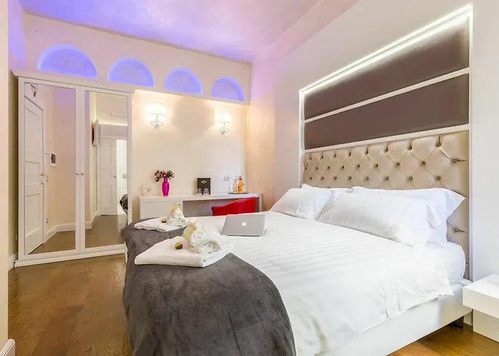 Luxury Piazza Venezia Hotel 3*