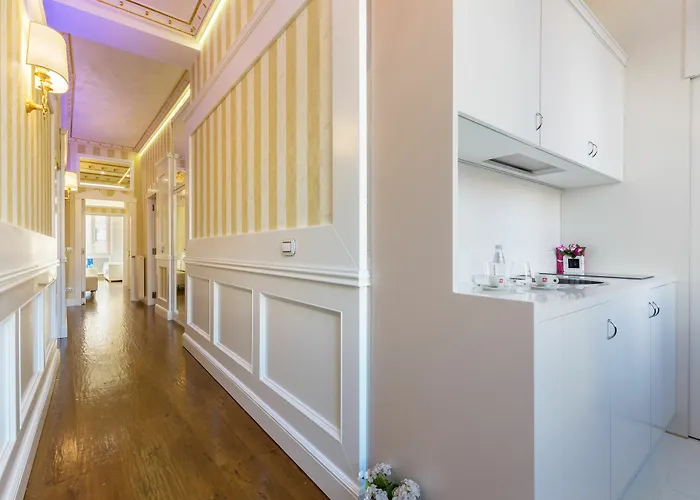 Hotel Luxury Piazza Venezia 3*