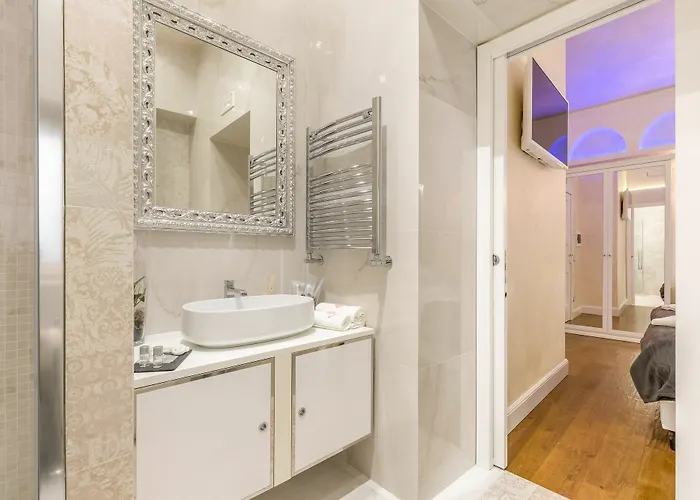 Hotel Luxury Piazza Venezia 3*