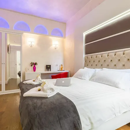 Luxury Piazza Venezia Otel 3*